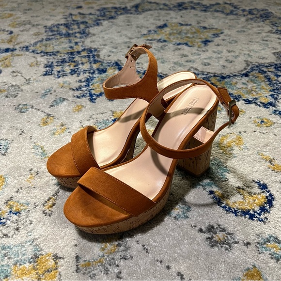 Forever 21 Shoes - NWOT Platform Heeled Sandals w Ankle Strap
